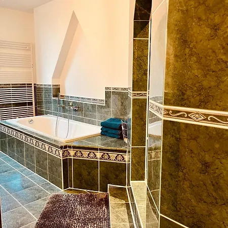 B E D & A G E D E S I G N -extra Large- Wunderschoene Gesamte Mit Viel Platz & 4 Schlafzimmern - Rechnungserstellung Fuer Geschaeftsreisende & Firmen Hünxe