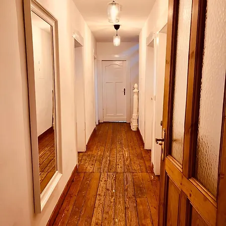 Apartment B E D & A G E: Spacious 4-bedroom Design Haven