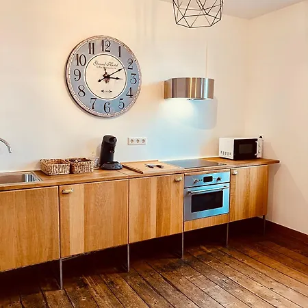 Apartment B E D & A G E: Spacious 4-bedroom Design Haven