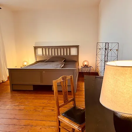 B E D & A G E: Spacious 4-bedroom Design Haven Apartment Hunxe