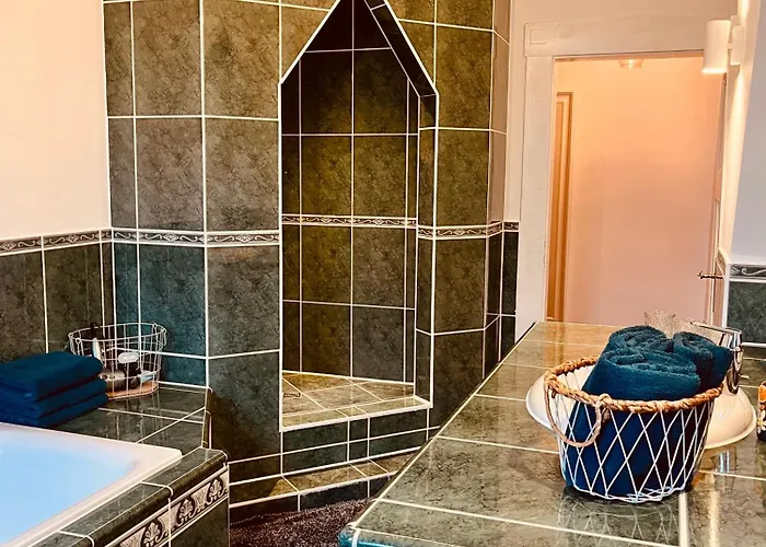 B E D & A G E D E S I G N -extra Large- Wunderschoene Gesamte Mit Viel Platz & 4 Schlafzimmern - Rechnungserstellung Fuer Geschaeftsreisende & Firmen Hünxe