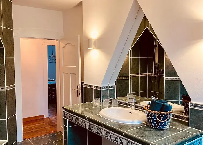 B E D & A G E D E S I G N -extra Large- Wunderschoene Gesamte Mit Viel Platz & 4 Schlafzimmern - Rechnungserstellung Fuer Geschaeftsreisende & Firmen