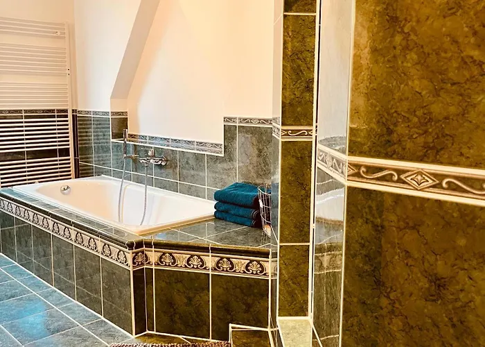 B E D & A G E D E S I G N -extra Large- Wunderschoene Gesamte Mit Viel Platz & 4 Schlafzimmern - Rechnungserstellung Fuer Geschaeftsreisende & Firmen Hünxe